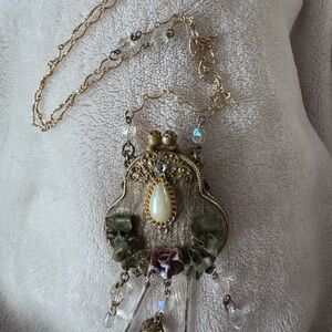 Elegant Gold and Cream Pendant Necklace